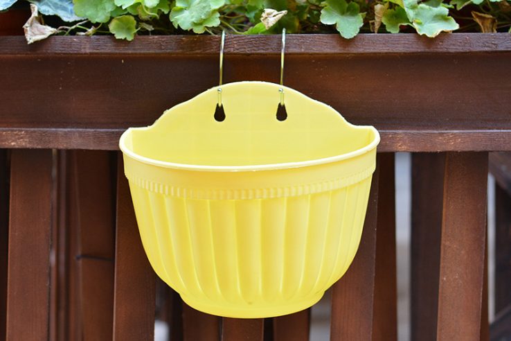 Plastic wall hanging flower pot (5)