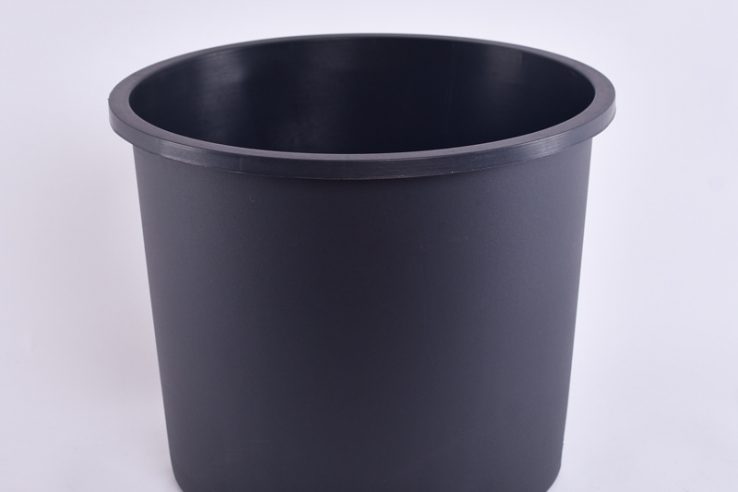 Black plastic chunky pot (3)