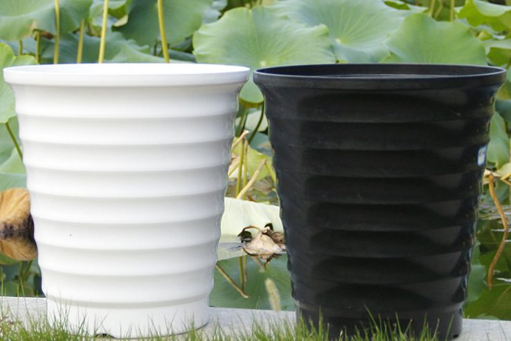 Large threaded flower pot (2)